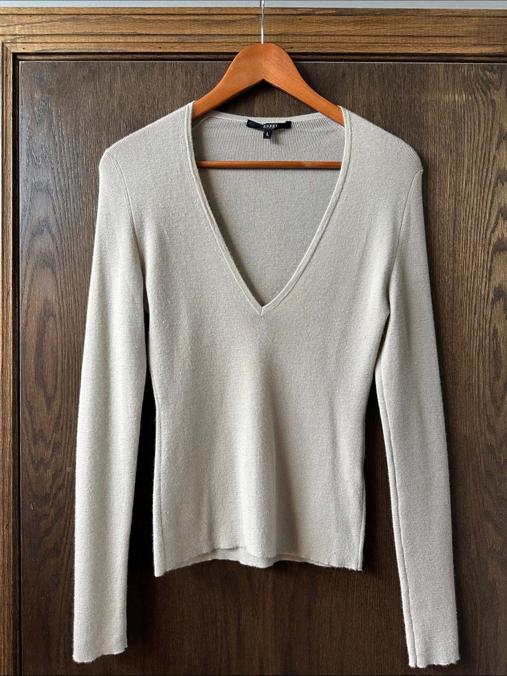 Gucci Women's Beige V-Neck cashmere Sweater